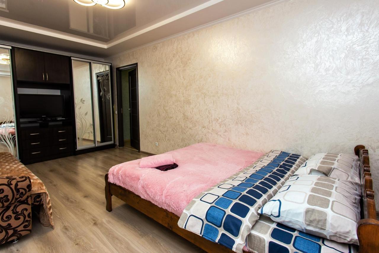 подобово в центрі поряд жд Apartment *