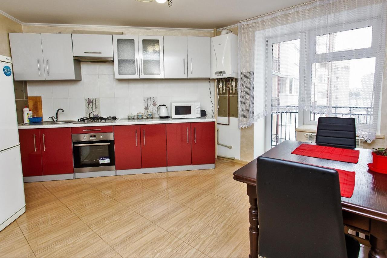 подобово в центрі поряд жд Apartment *